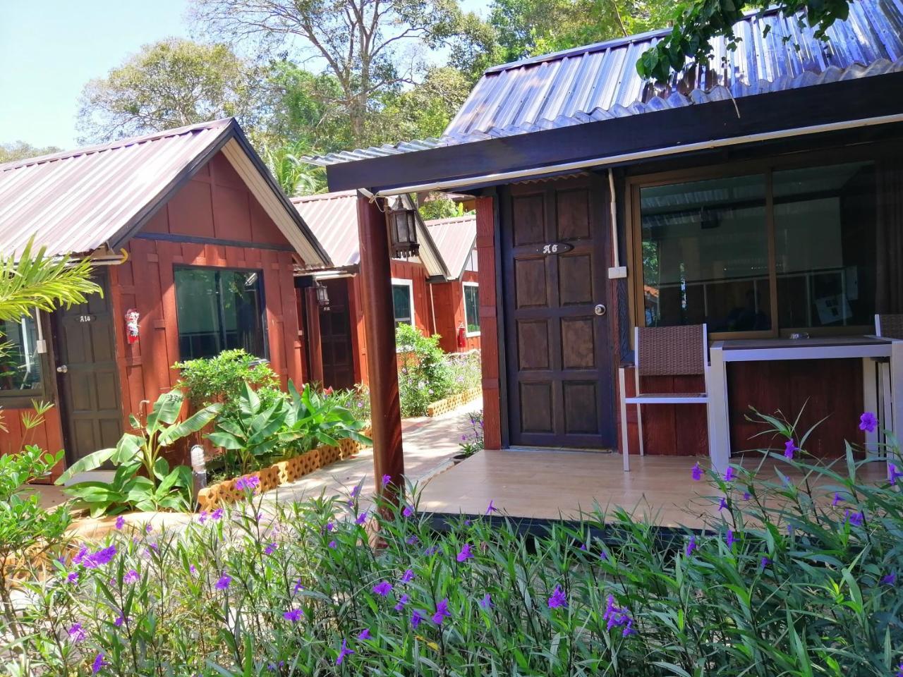 Phi Phi Long Beach Bungalow Exterior photo