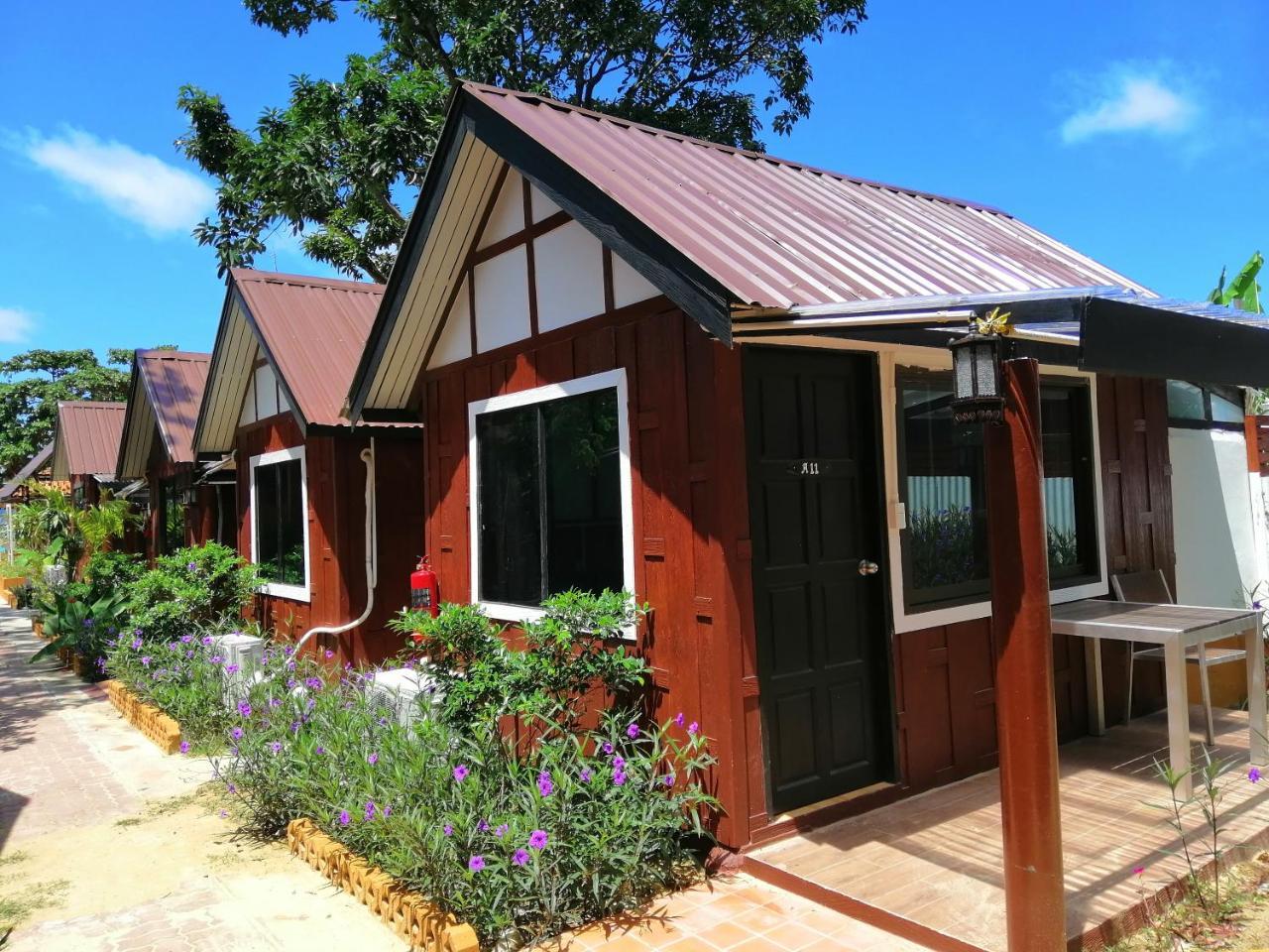 Phi Phi Long Beach Bungalow Exterior photo